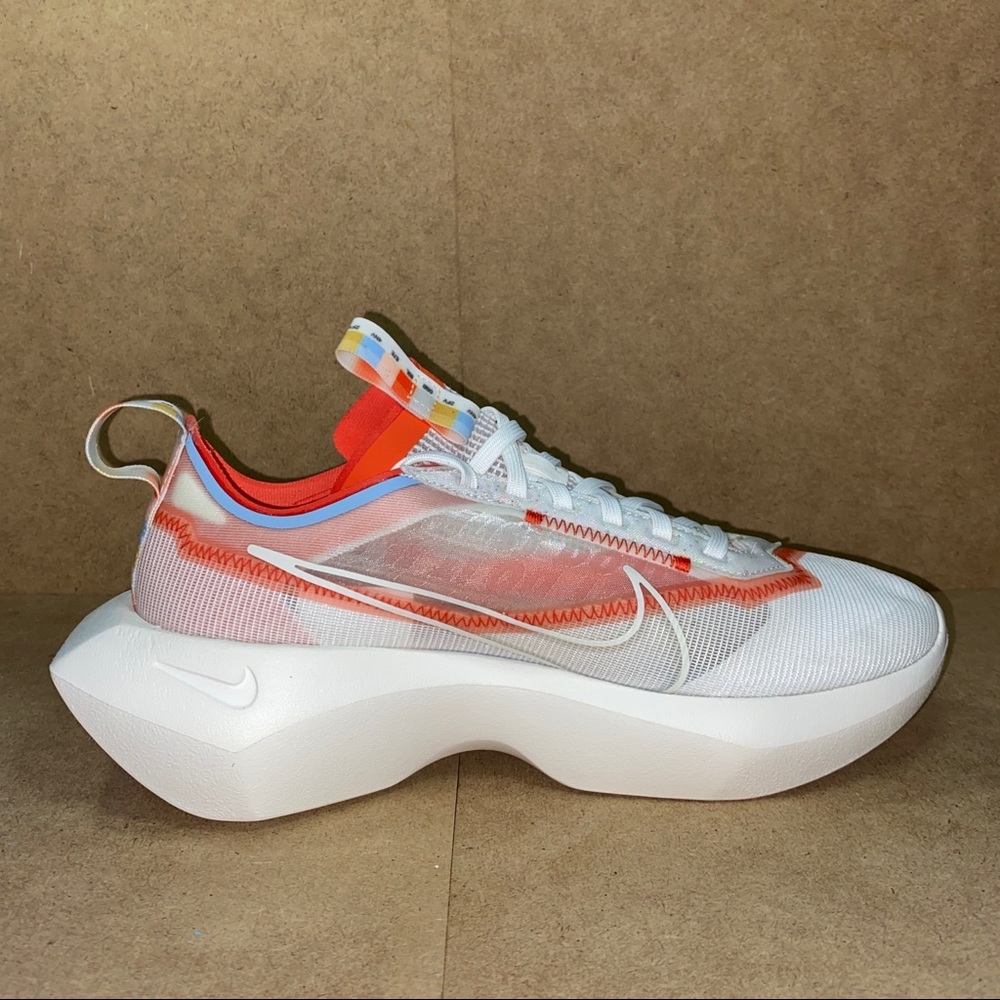 W NIKE VISTA LITE SE SZ. 9.5